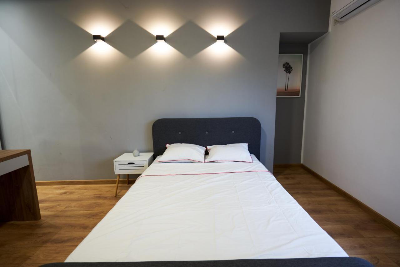Minimalist Design Apartament In Magheru Bukarest Exterior foto